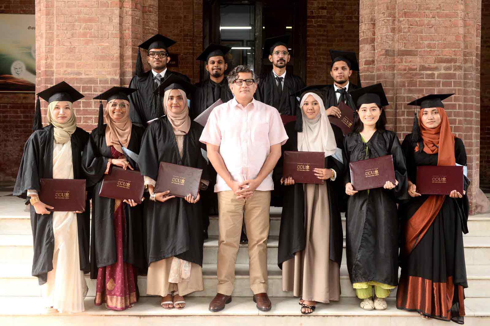 Student from China, 9 from Sri Lanka graduated from GCU