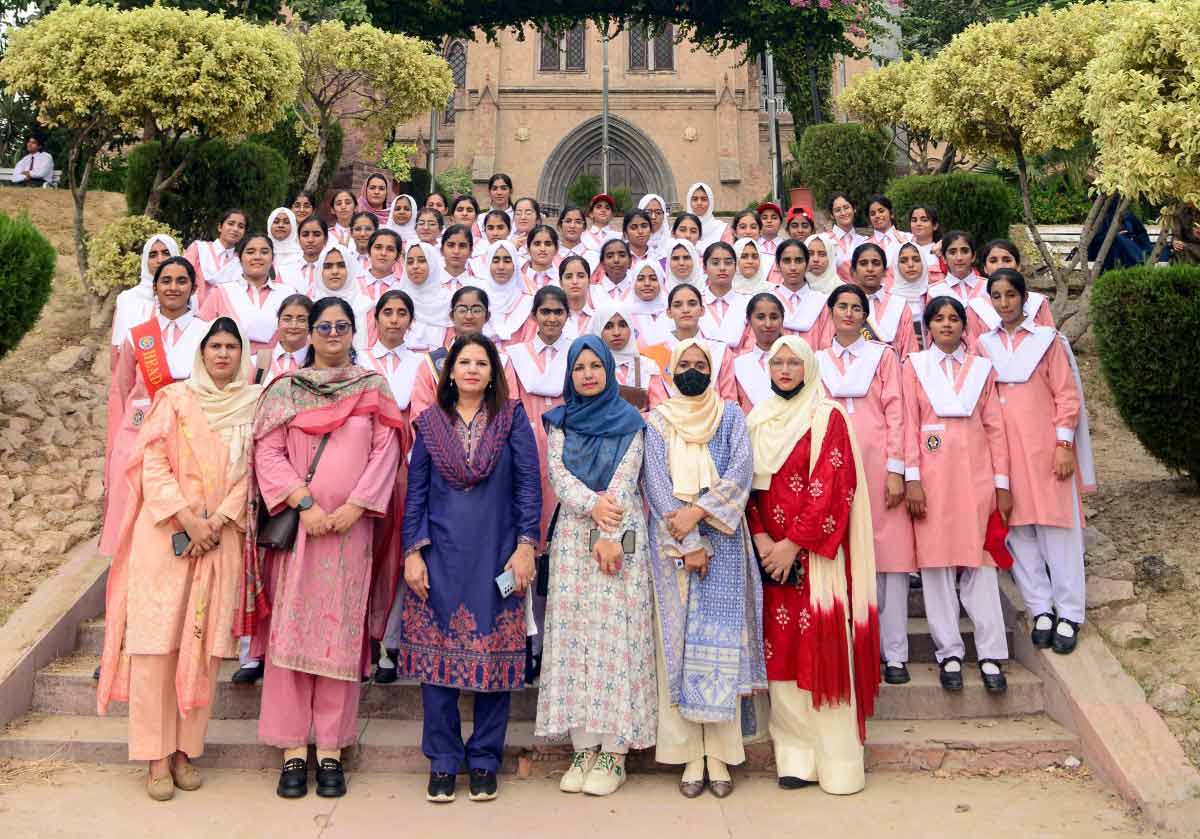 Daanish School Vehari students visit GCU Lahore