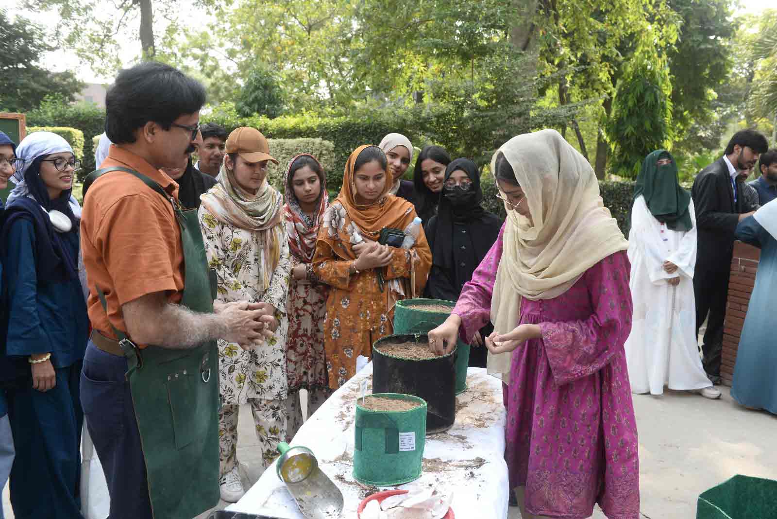 GCU Lahore Organizes Winter Kitchen Gardening Workshop